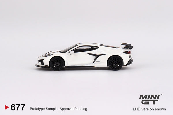 MINI GT 677 - Chevrolet Corvette Z06 2023 Arctic White